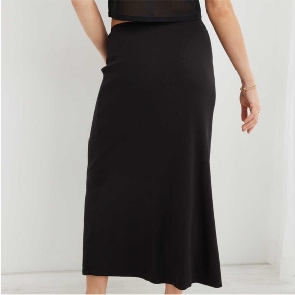 ISO! Black Aerie Beach Walk Midi Skirt in size small! - Picture 3 of 3